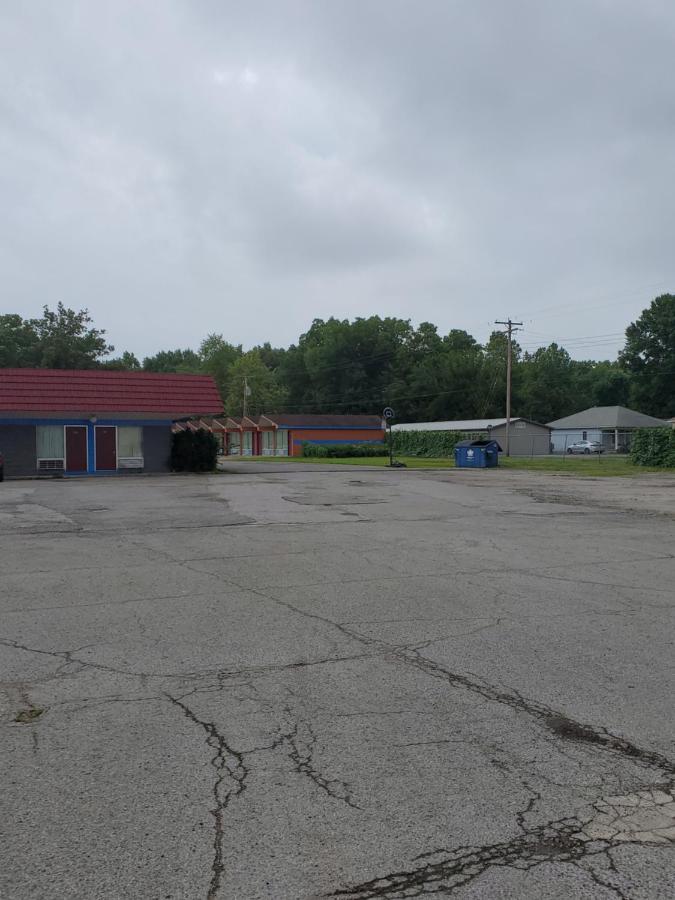 Gray Plaza Motel West Frankfort Екстериор снимка