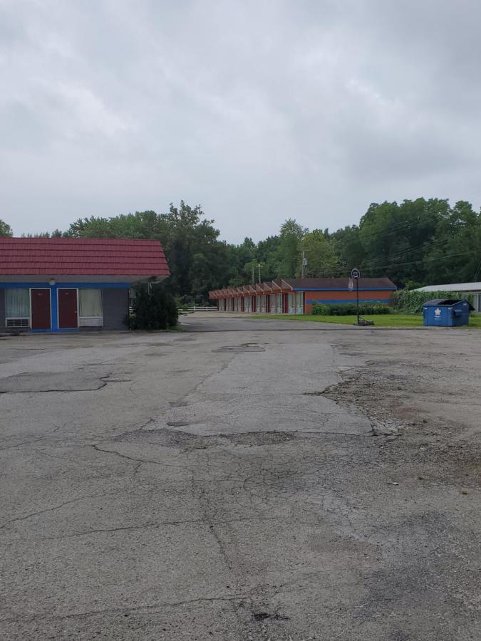 Gray Plaza Motel West Frankfort Екстериор снимка