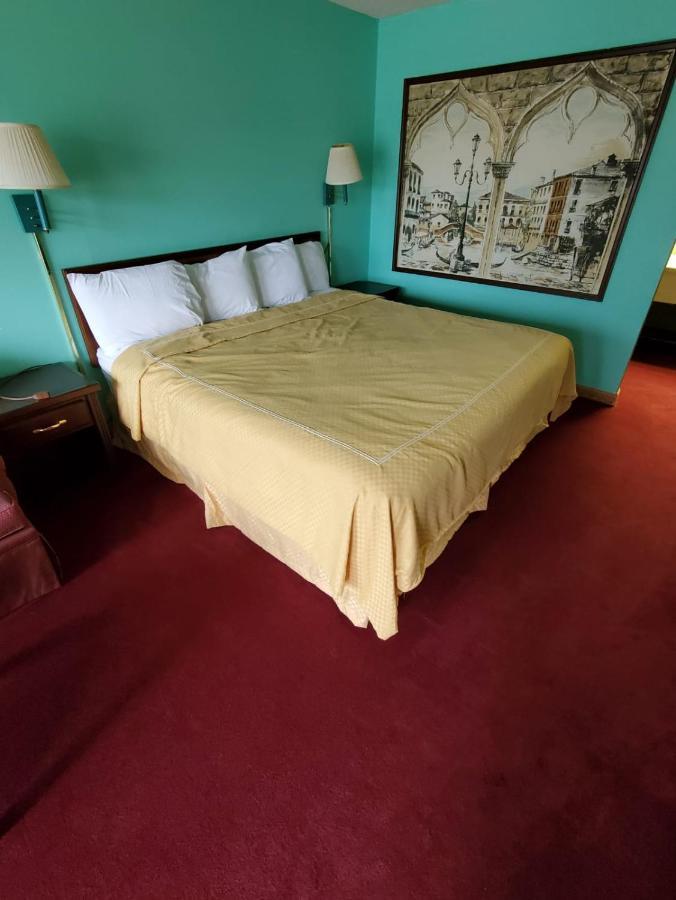 Gray Plaza Motel West Frankfort Екстериор снимка