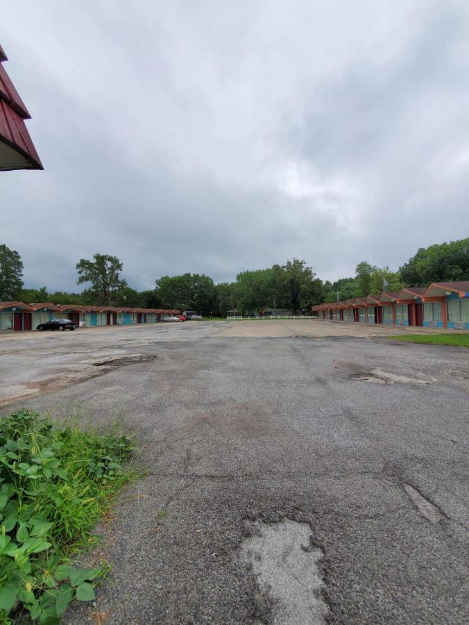 Gray Plaza Motel West Frankfort Екстериор снимка