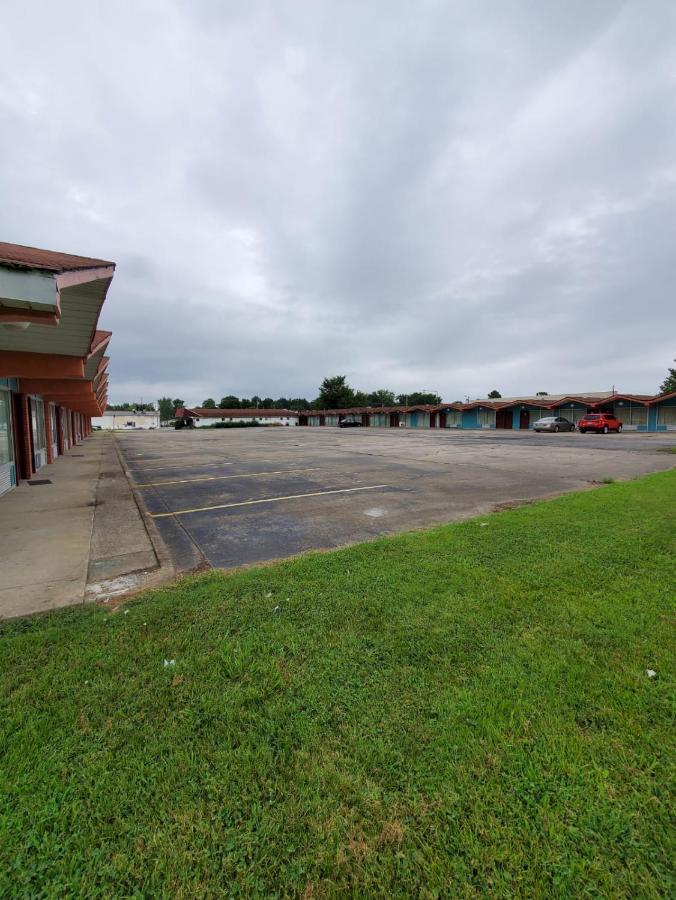 Gray Plaza Motel West Frankfort Екстериор снимка