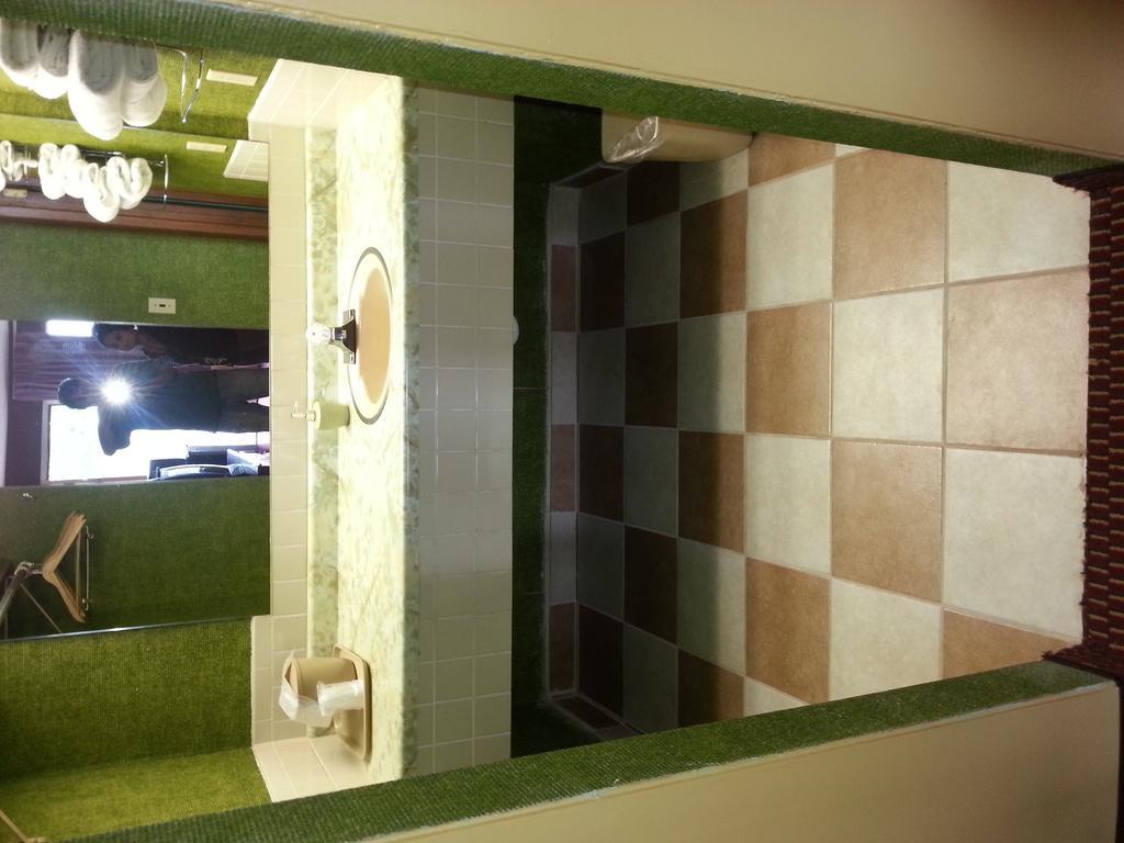 Gray Plaza Motel West Frankfort Екстериор снимка
